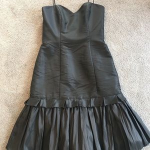 Size 8. Elegant party dress.